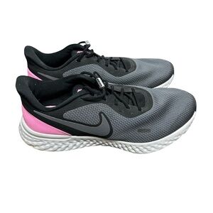 Nike Women's Revolution 5 Gray and Pink Athletic Shoes Size 9.5